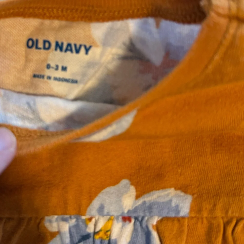 Old Navy 0 to 3 month‎ floral shirt